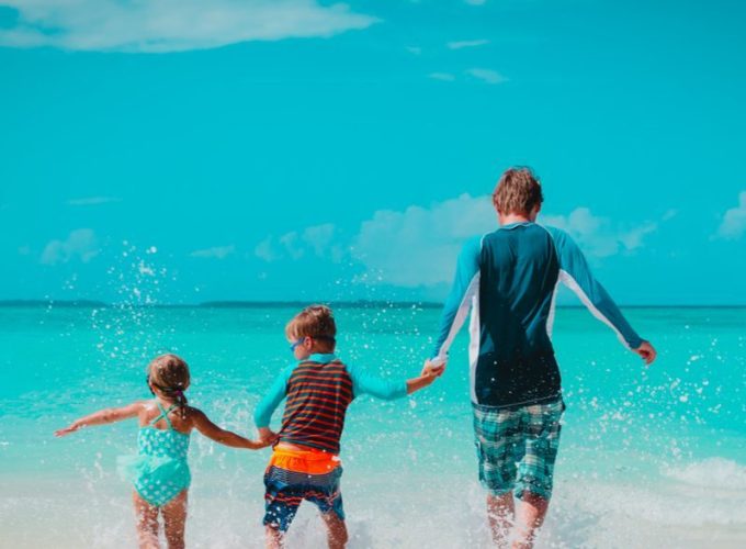 What does a day Hurghada Snorkeling at Giftun Island look like?