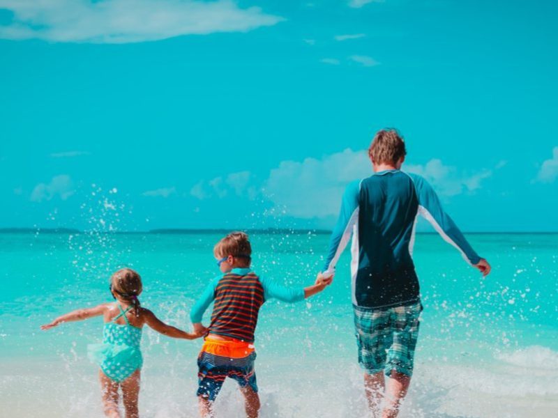 What does a day Hurghada Snorkeling at Giftun Island look like?