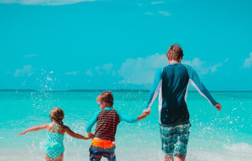 What does a day Hurghada Snorkeling at Giftun Island look like?